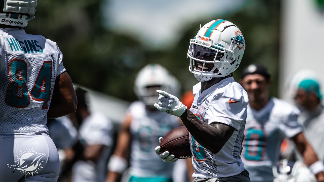 Dolphins Receiver Tyreek Hill hosts football camp at FAU