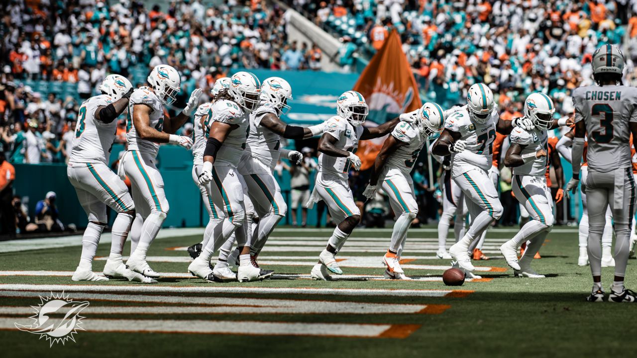 Pre-game in the Miami Dolphins tunnel with Tyreek Hill 