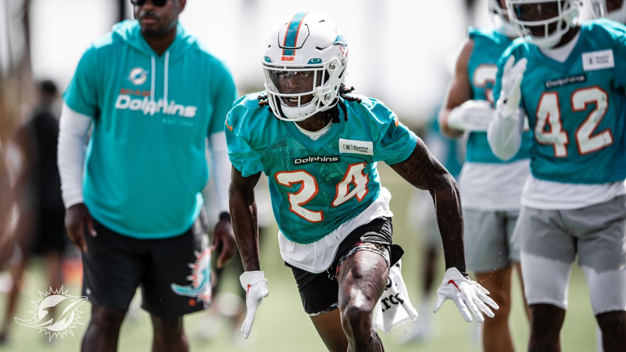 Cornerback Cam Smith signs with Miami Dolphins with training camp 2 weeks  off