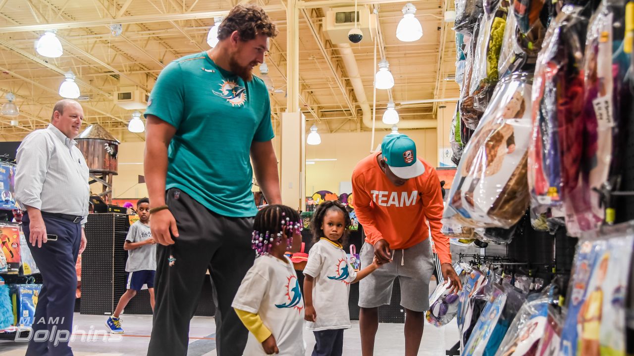 Halloween costume shopping with the Miami Dolphins – Orlando Sentinel