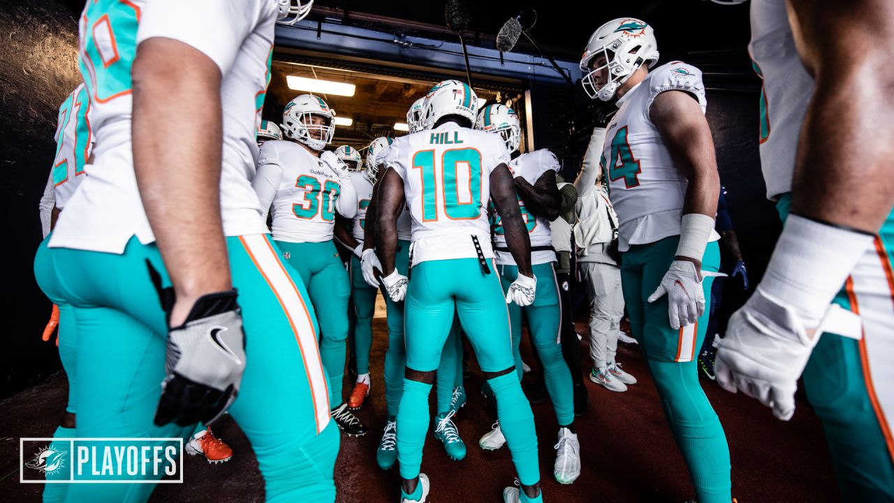 BUFFALO, USA, JANUARY 10, 2023: Miami Dolphins vs. Buffalo Bills. NFL Wild  Card Round 2023, Silhouette of fans supporting the team and cheering for th  Stock Photo - Alamy