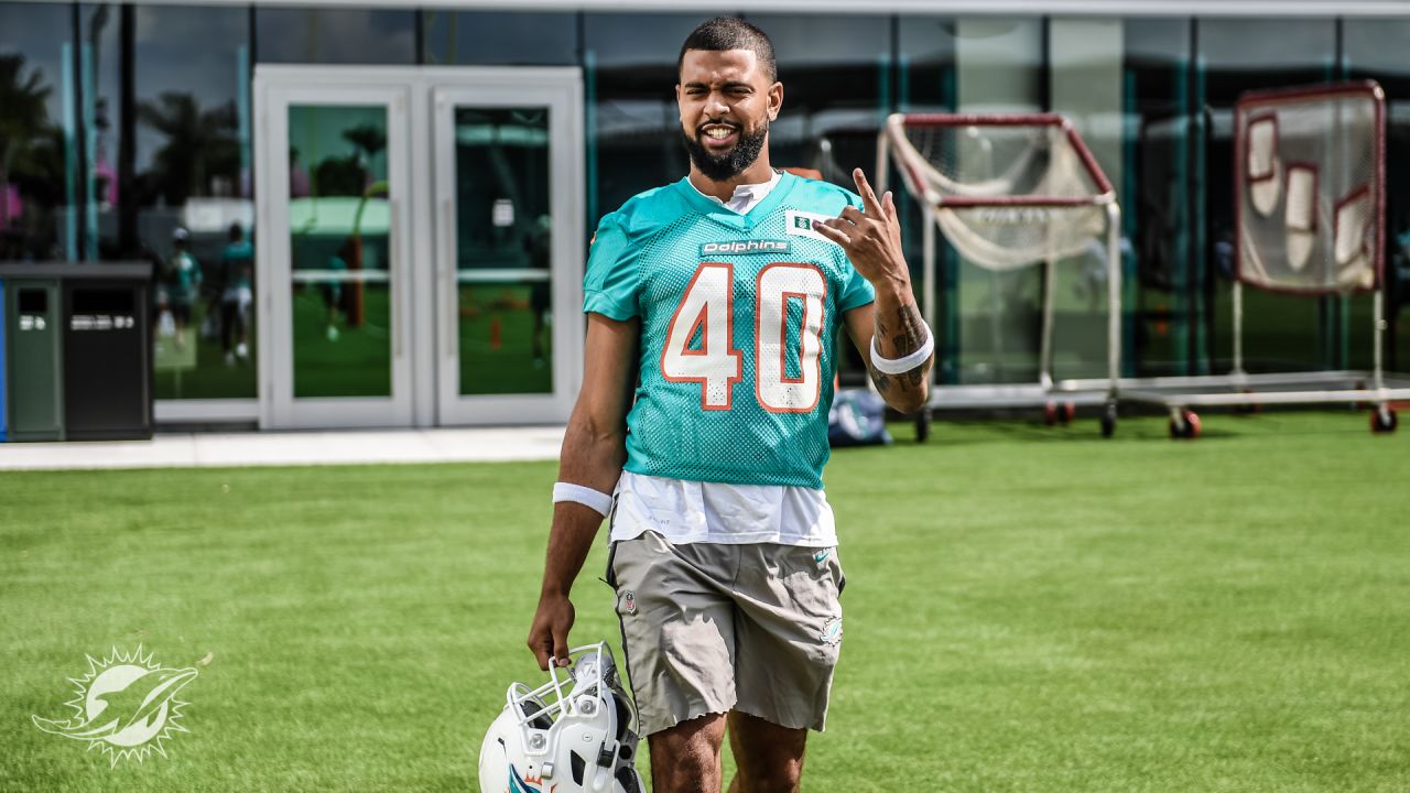 Miami Dolphins players join Hyundai Youth Football camp 