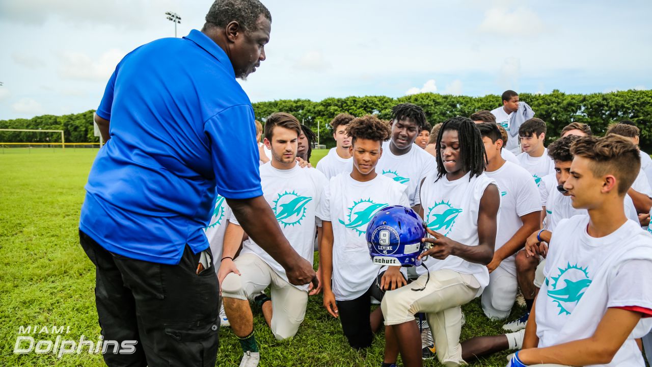 Miami Dolphins Donate Equipment and Meals to 1,000 High School and Youth  Football Players - High School Football America