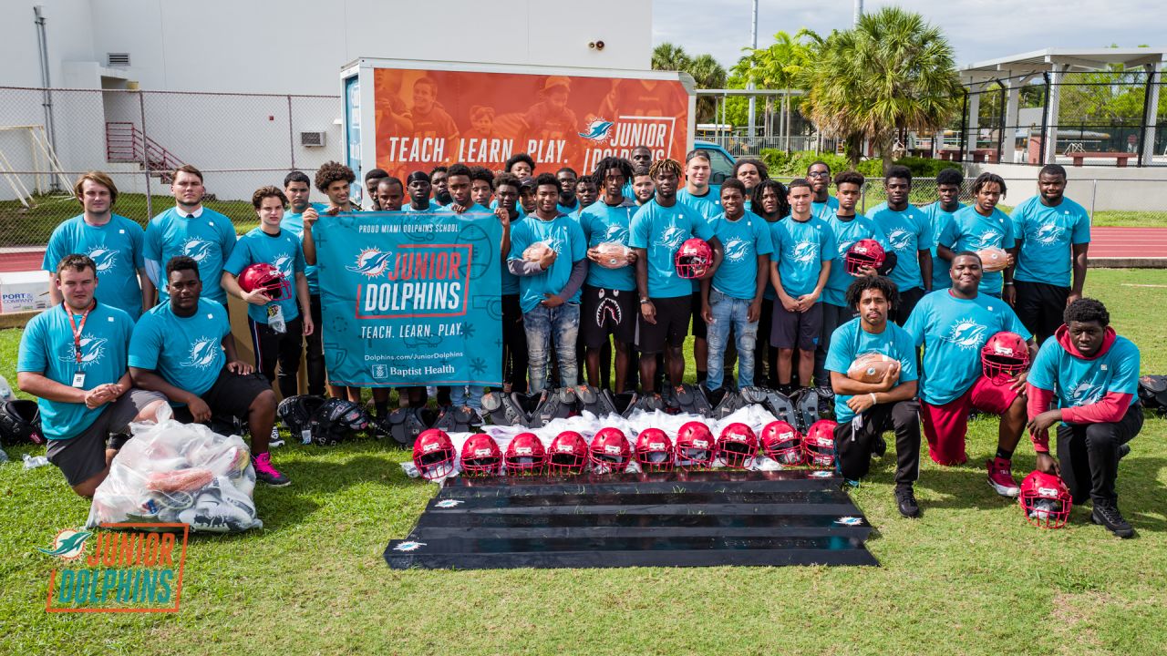 Miami Dolphins Donate Equipment and Meals to 1,000 High School and Youth  Football Players - High School Football America