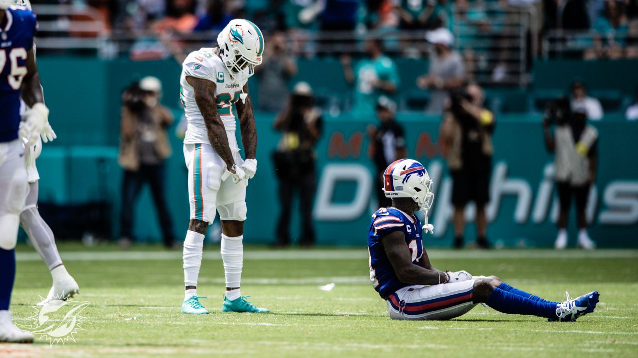 Buffalo Bills vs. Miami Dolphins. NFL Game. American Football League match.  Silhouette of professional player celebrate touch down. Screen in backgrou  Stock Photo - Alamy