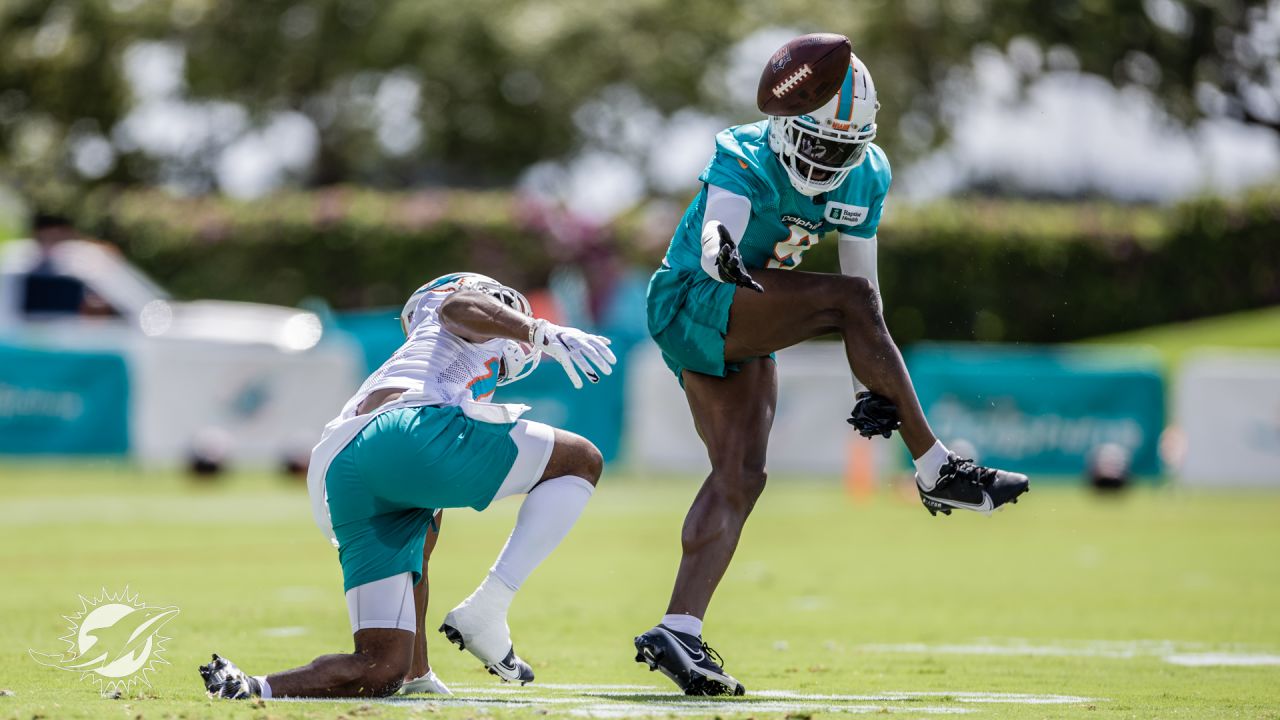 Local legends thrill at Dolphins training camp - The Miami Times