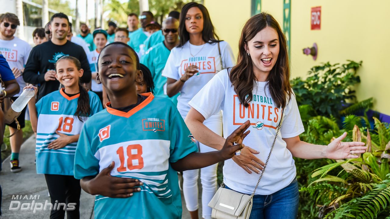 Dolphins Participate In FOOTBALL UNITES™ #DolphinsHuddlefor100