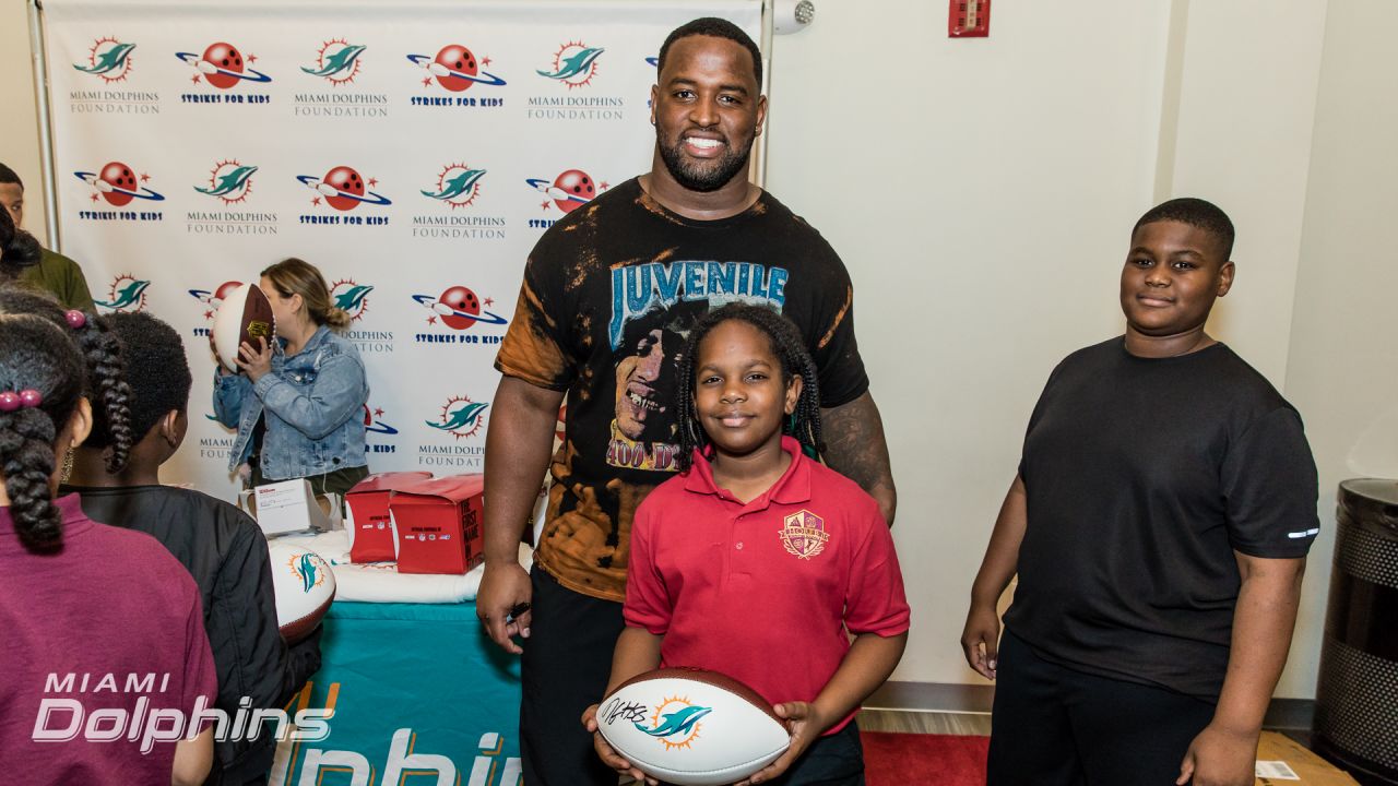 Davon Godchaux Miami Dolphins Walter Payton Man of the Year nominee