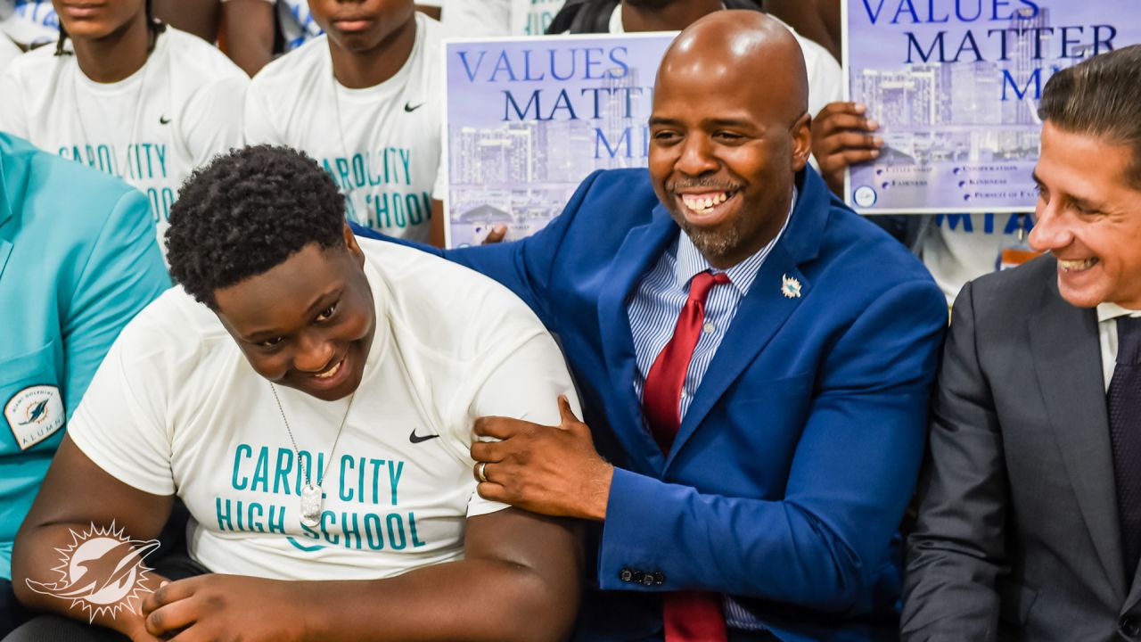 Jason Jenkins on X: One of my favorite @MiamiDolphins events of the year  @Publix Kids and Fins Thanksgiving Shopping Spree #dolphins #community  #thanksgiving  / X