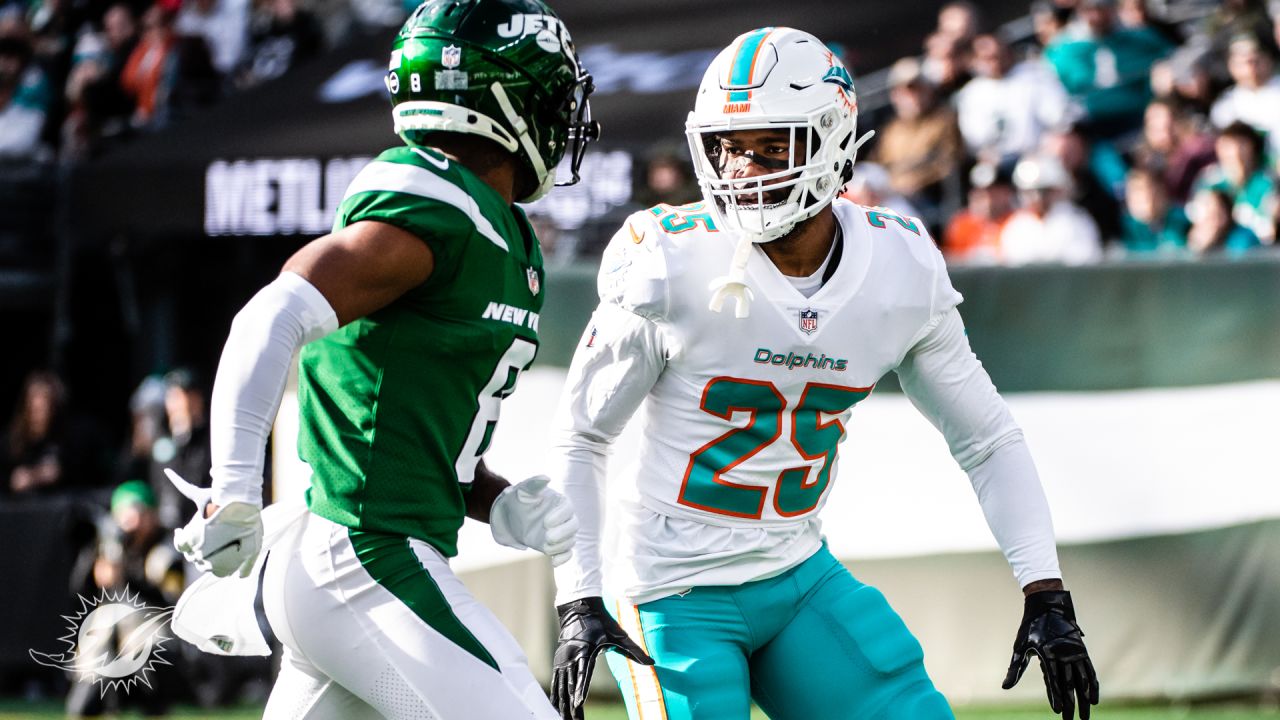 Dolphins' Mack Hollins makes a statement with fashion, one-liners