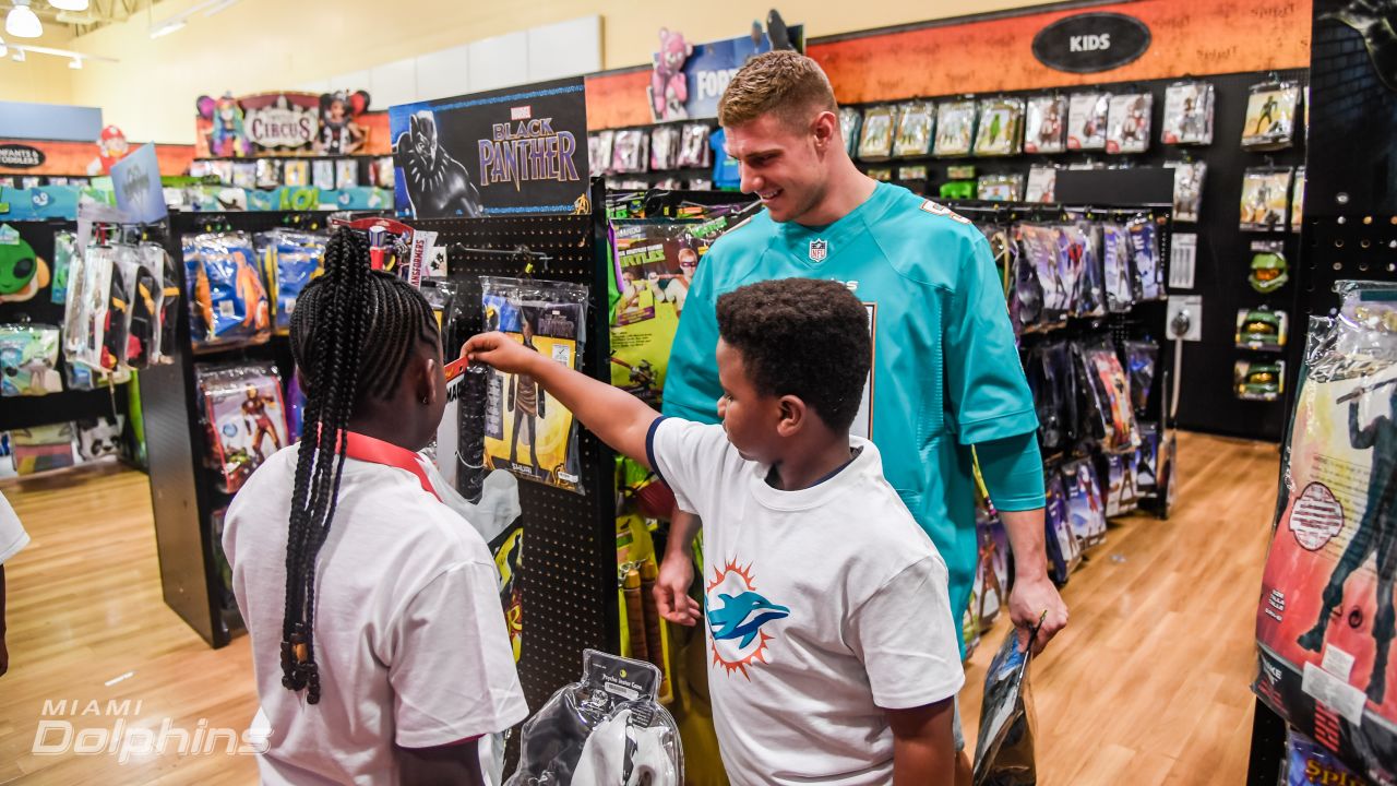 Dolphins Take Elementary School Students to Halloween Shop With A Fin  Presented by Dade County Federal Credit Union