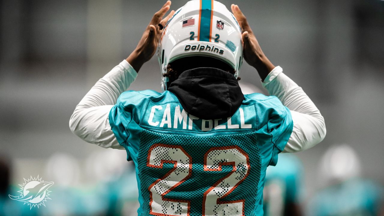 MIAMI GARDENS, FL - September 11: A Miami Dolphins helmet rests on the  sidelines during the game between the New England Patriots and the Miami  Dolphins, on Sunday, September 11, 2022 at