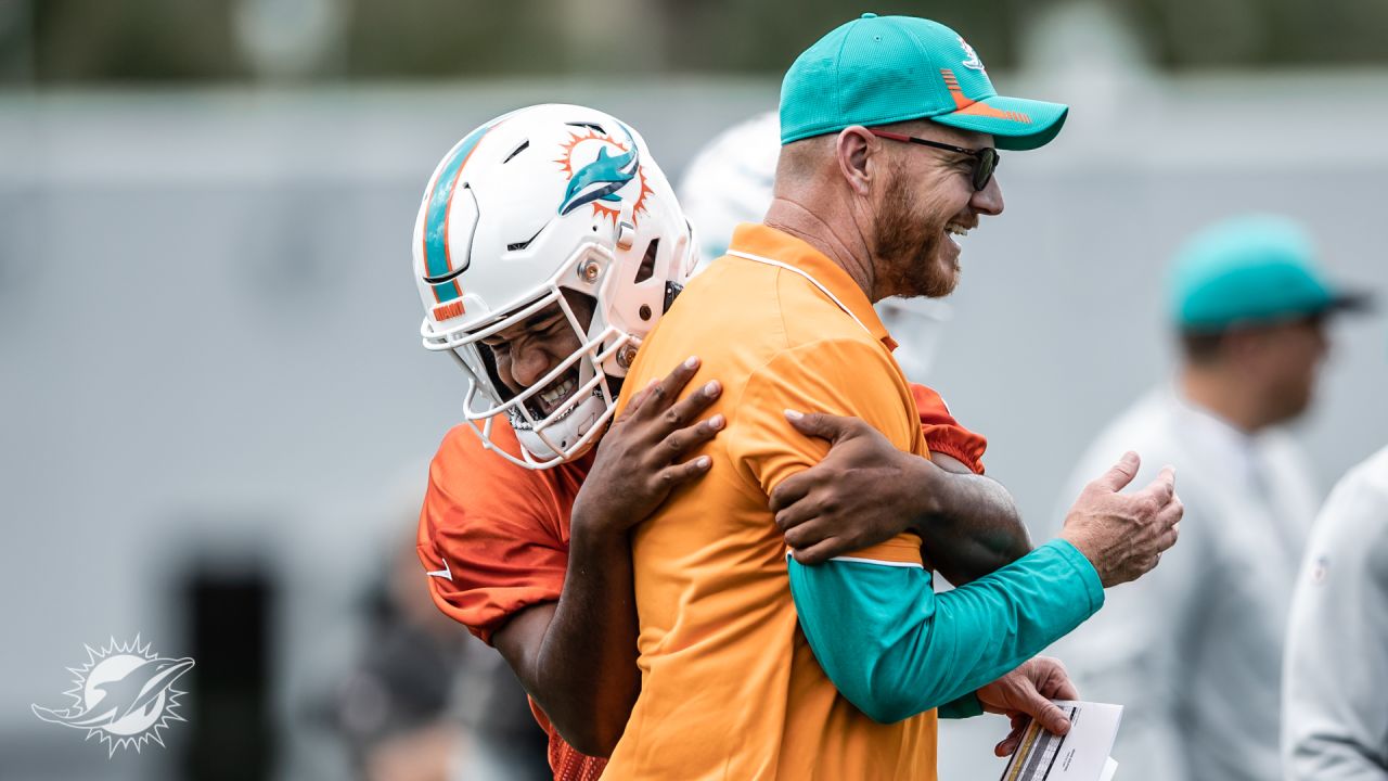 Dolphins' Liam Eichenberg taking snaps at center in OTAs