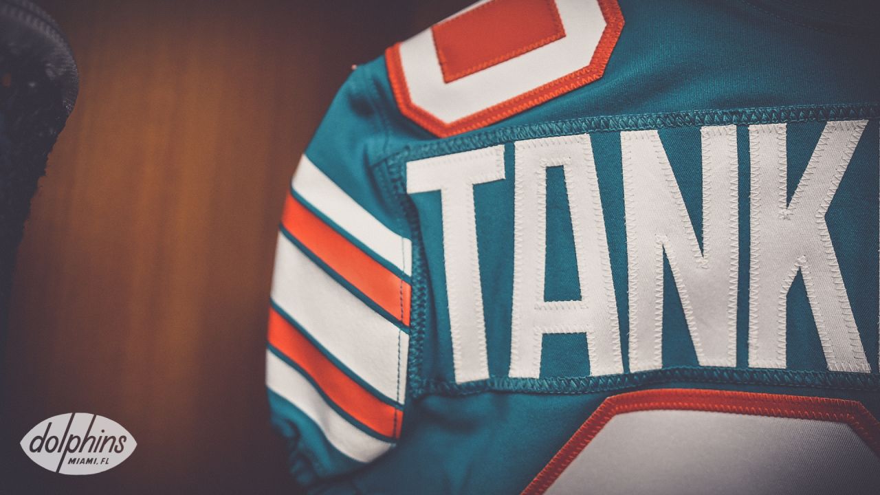 PHOTO: Dolphins transform end zone to match throwback uniforms