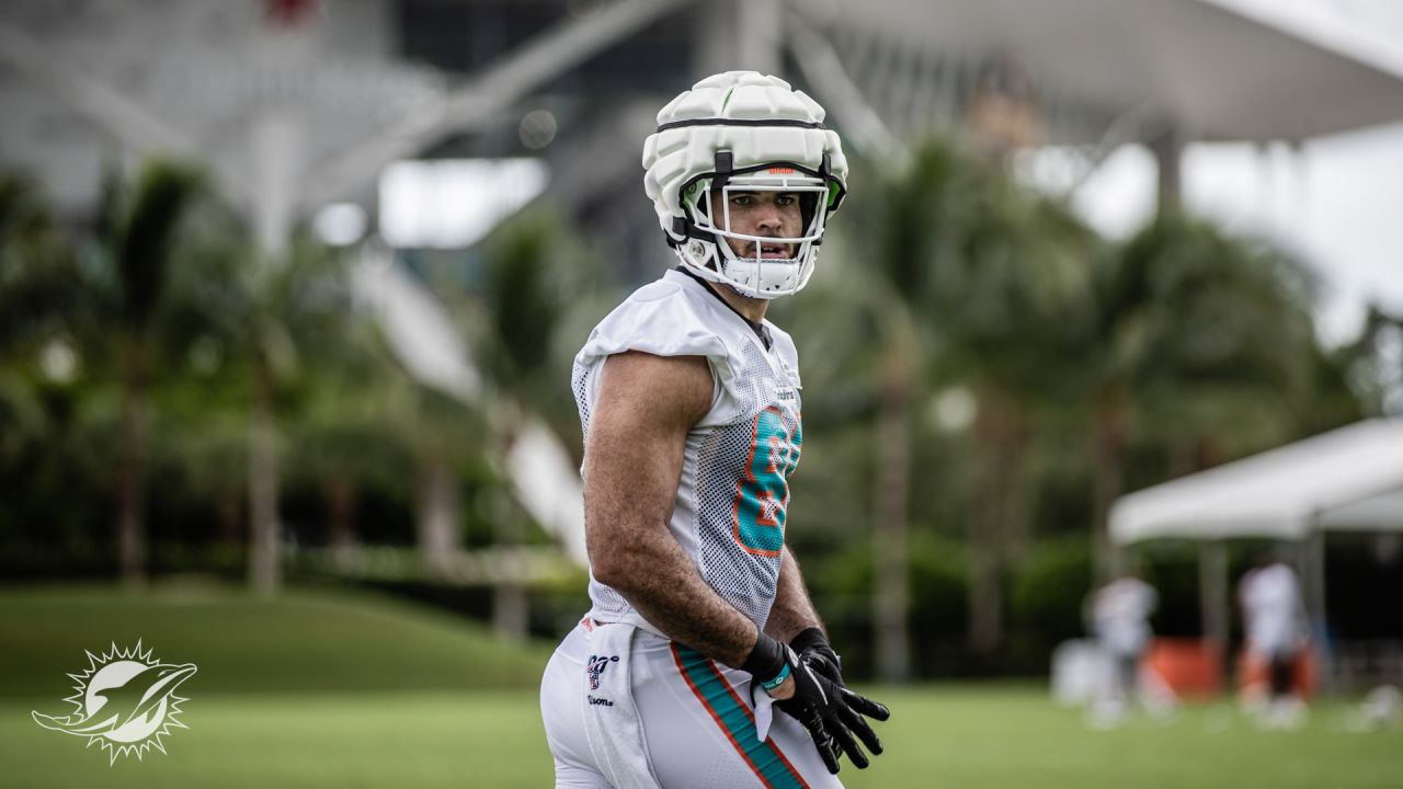 Miami Dolphins tight end Julian Hill (89) reacts to the play