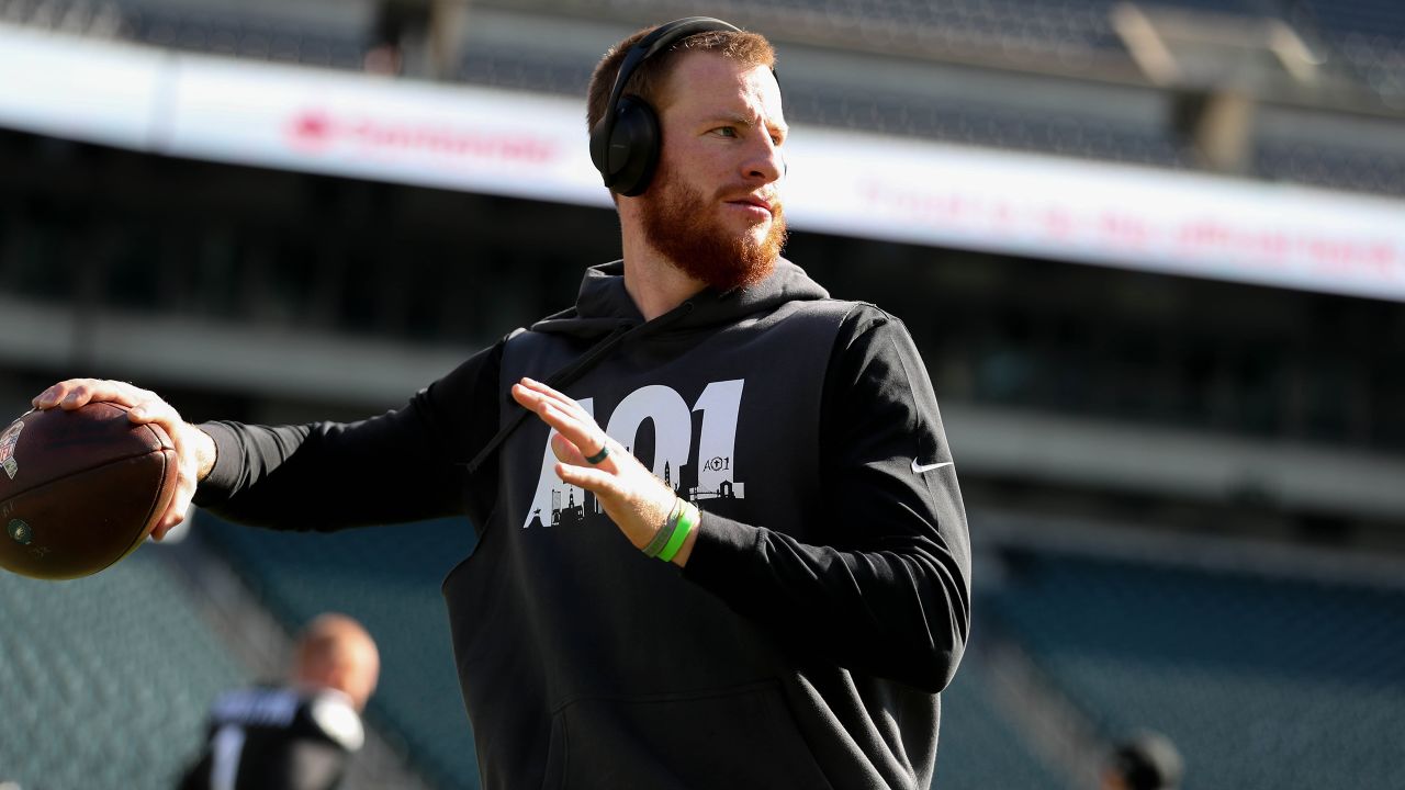 Wentz, Howard lead Eagles past Bears 22-14