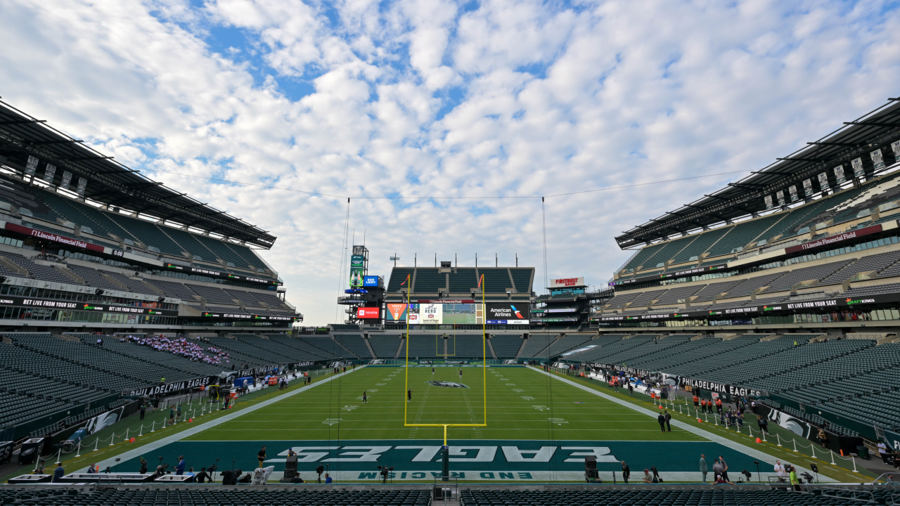 Minnesota Vikings' Lewis Cine before an NFL football game, Monday, Sept.  19, 2022, in Philadelphia. (AP Photo/Matt Rourke Stock Photo - Alamy