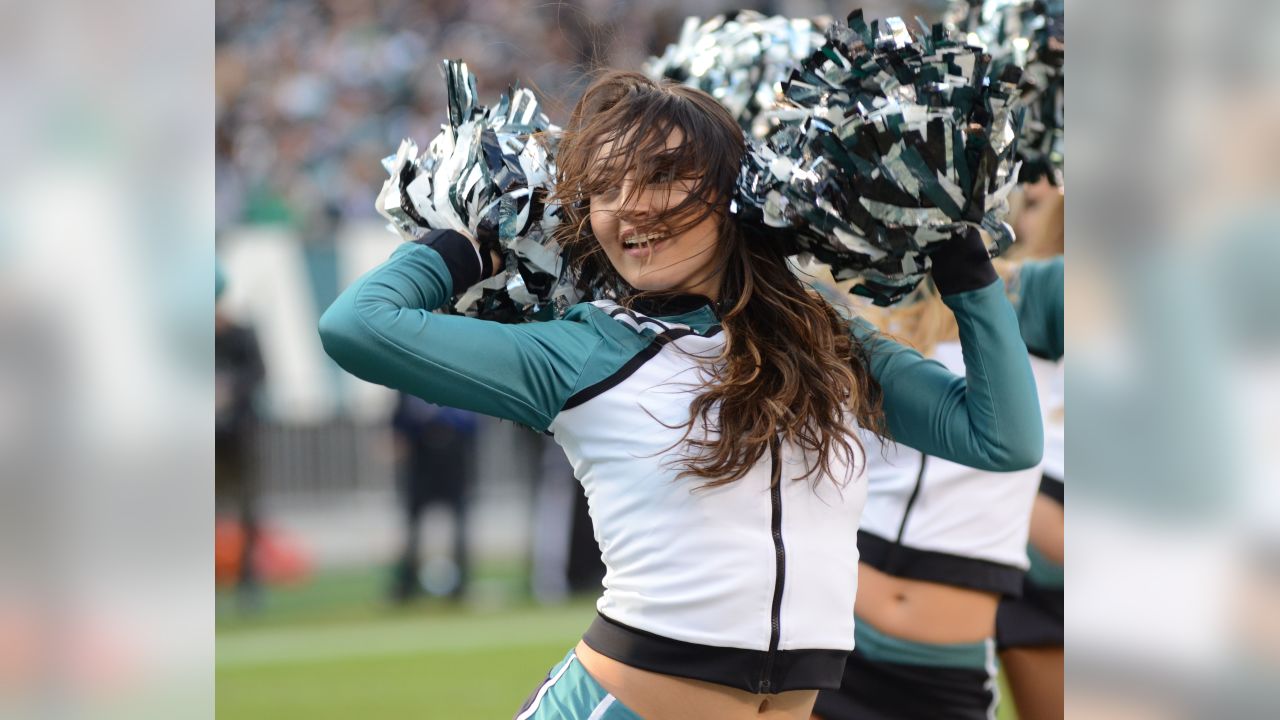 Eagles Cheerleaders on Gameday: New York Giants