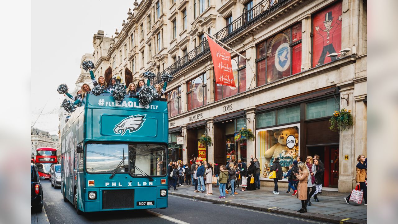 Eagles fans take over London pub with Brent Celek, Jon Dorenbos