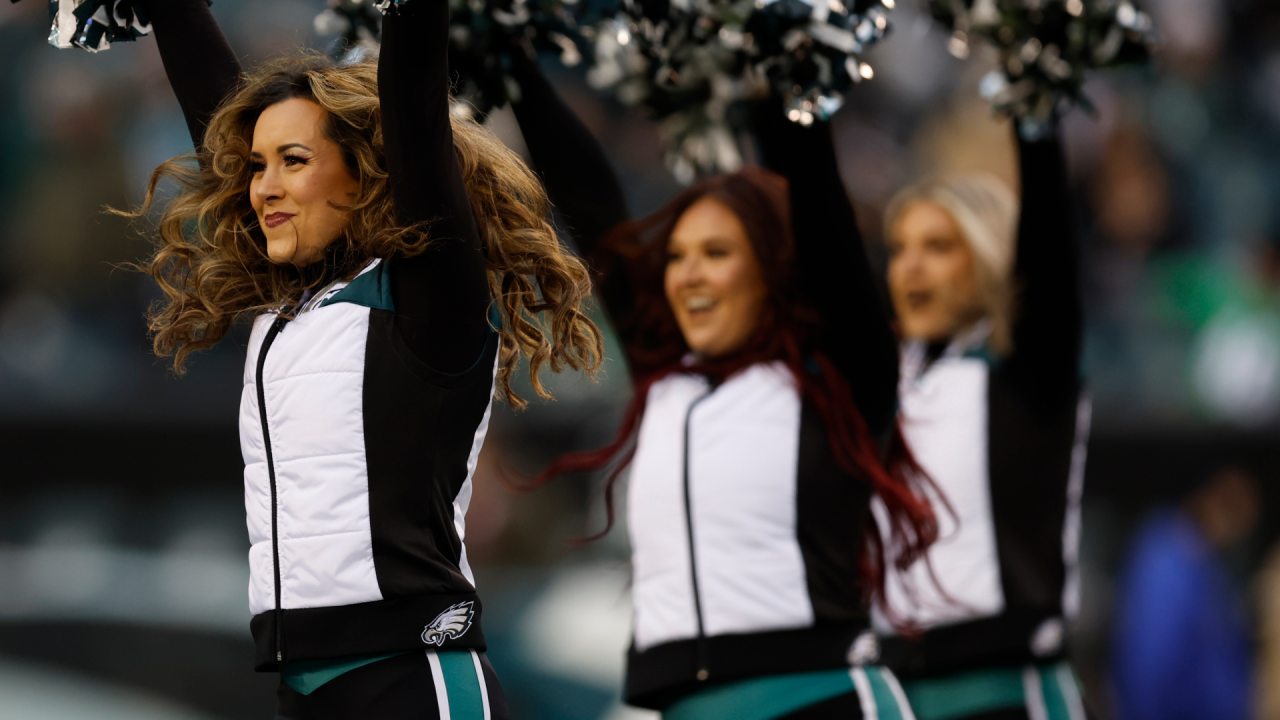 Eagles Cheerleaders on Gameday: New York Giants