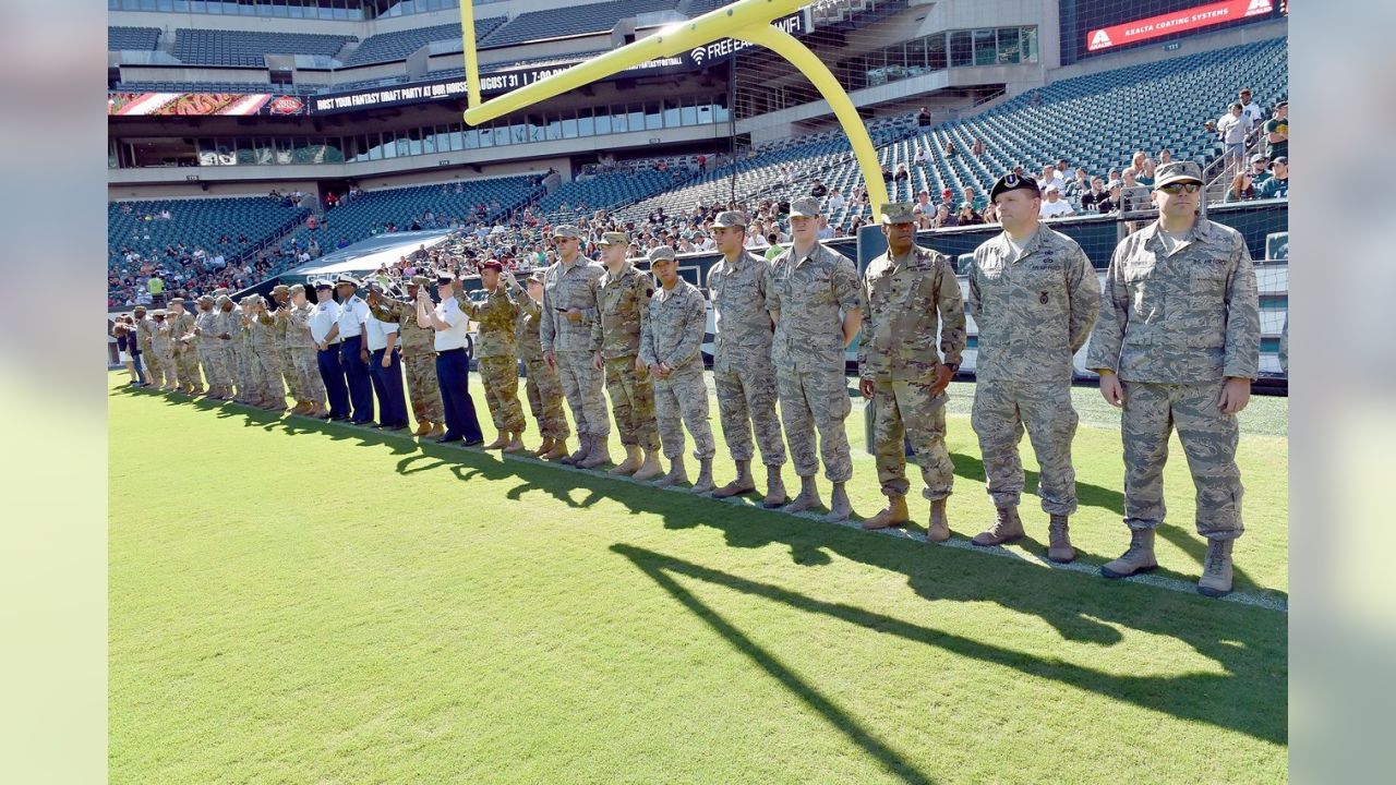 Eagles host military members during Sunday's training camp session.