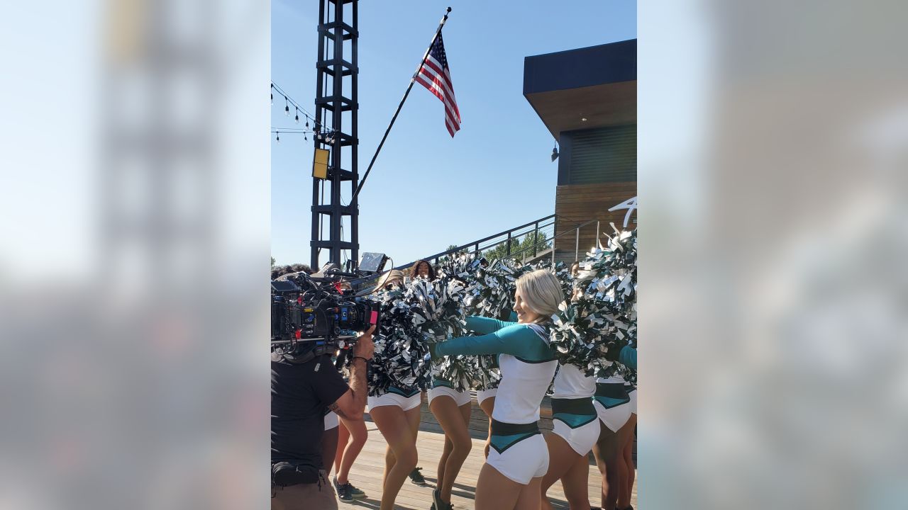 We're Obsessed With This Eagles Cheerleader on American Idol