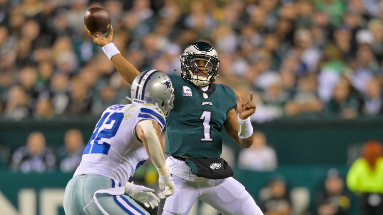 Philadelphia, Pennsylvania, USA. 16th Oct, 2022. October 16, 2022,  Philadelphia PA. Philadelphia Eagles WR A.J. BROWN (11) running with the  ball during the game against the Cowboys. The Eagles beat the Cowboys