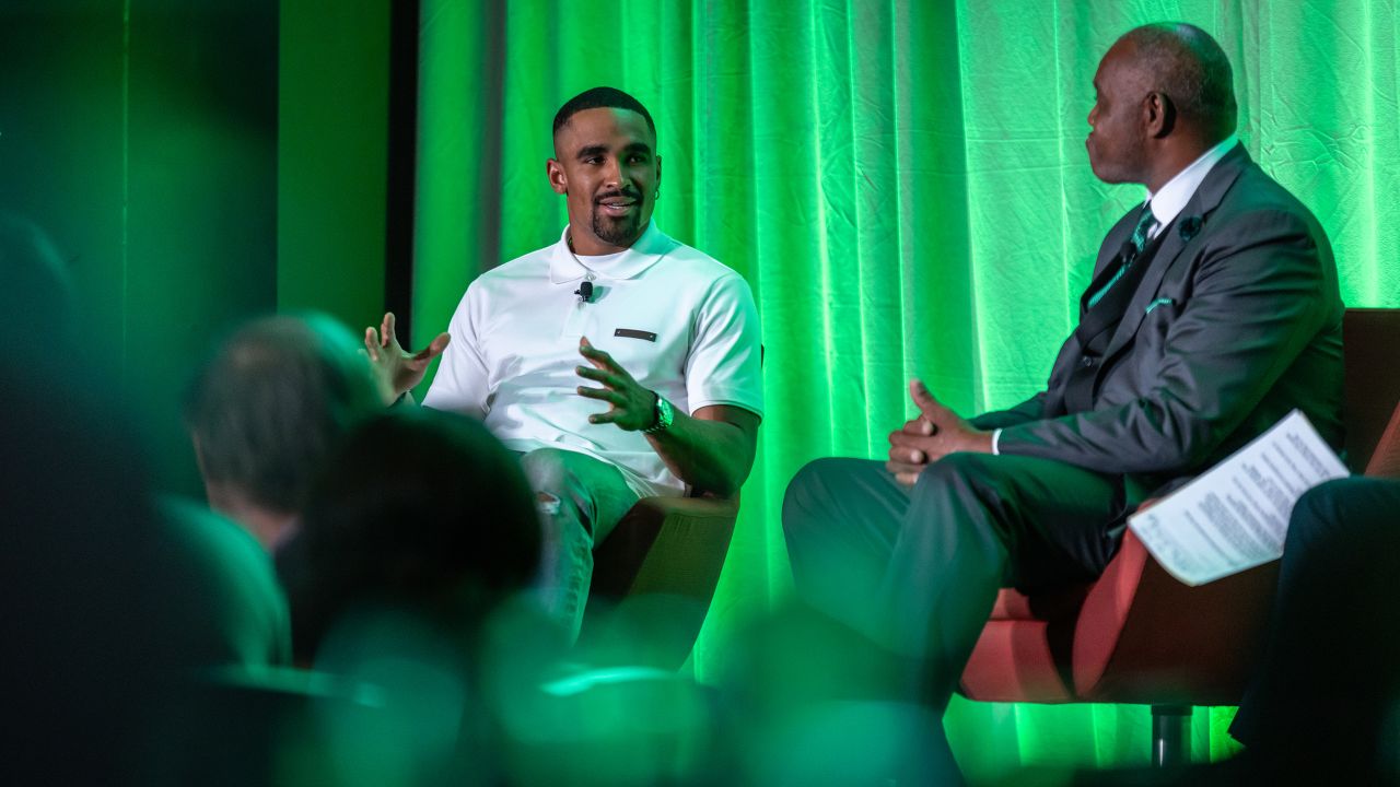 Jalen Hurts pays respect to Randall Cunningham with throwback jersey