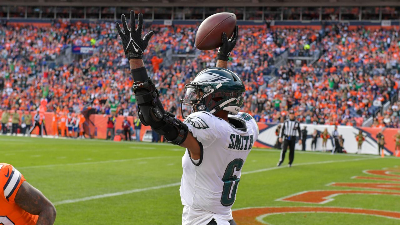 DeVonta Smith makes a leaping TD grab over Broncos CB Patrick Surtain