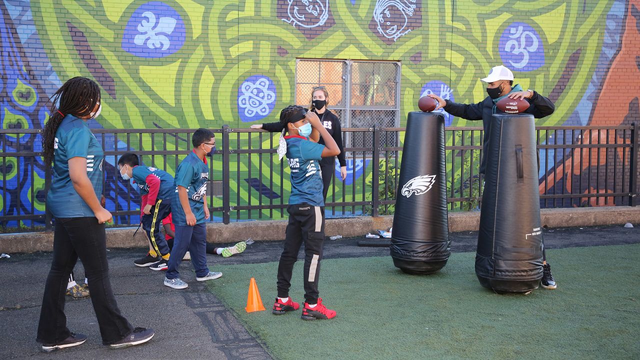 Eagles host free youth clinic for kids at the NovaCare Complex - CBS  Philadelphia