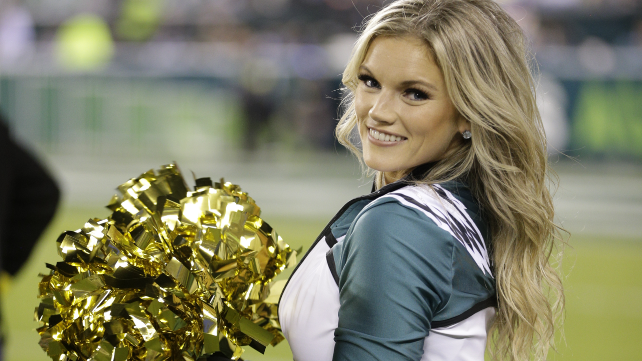 Eagles Cheerleaders on Gameday: Dallas Cowboys