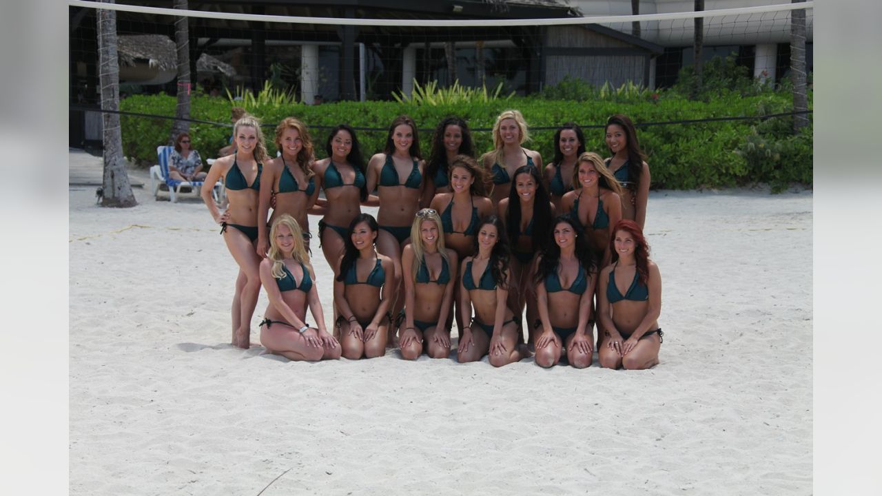 2000-2001 PHILADELPHIA EAGLES CHEERLEADER SWIMSUIT CALENDAR