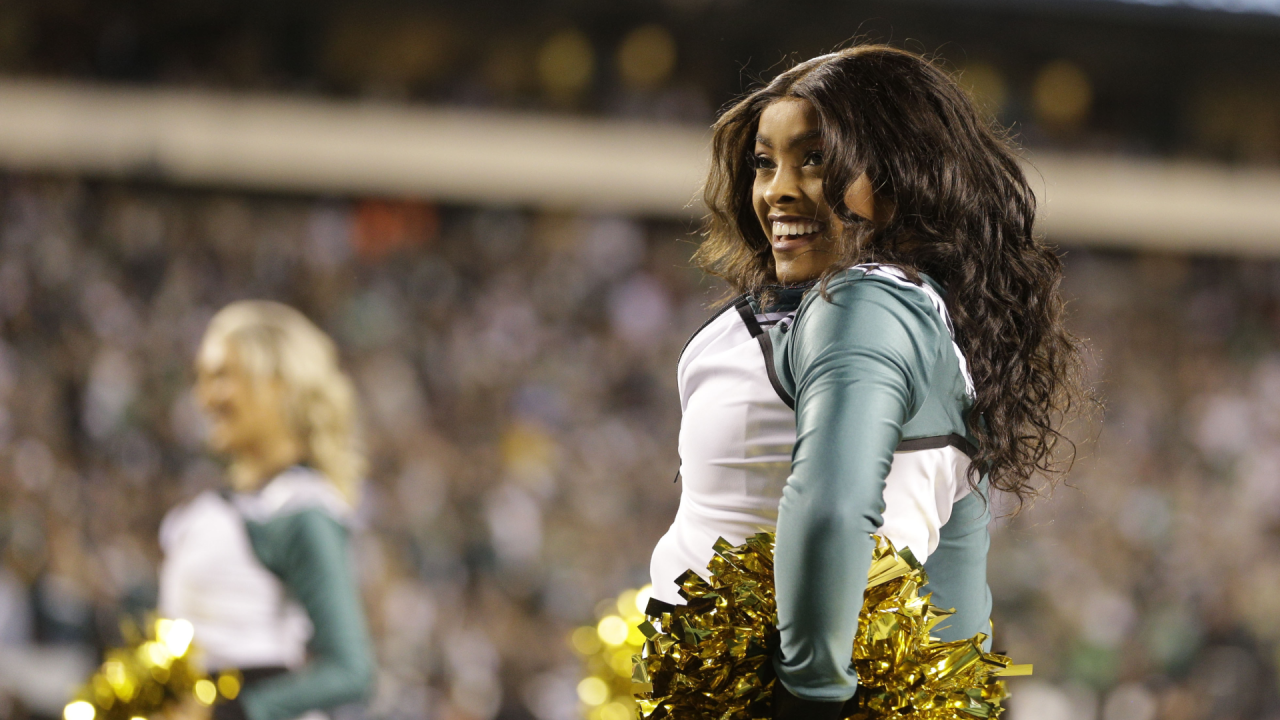 PICTURES: Eagles cheerleaders and fans at the Cowboys game – The