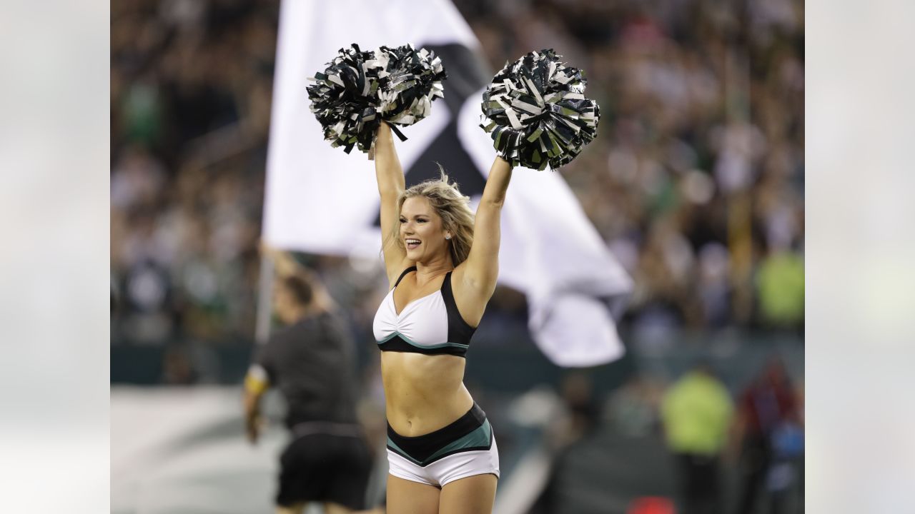 Tampa Bay Buccaneers Cheerleaders, Eagles at Buccaneers 091…