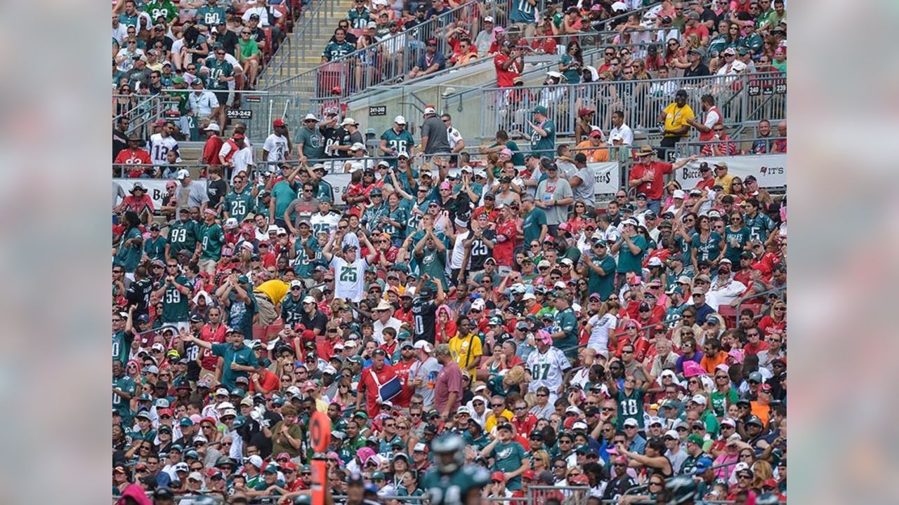 Eagles fans give local Tampa reporter a warm Philly welcome