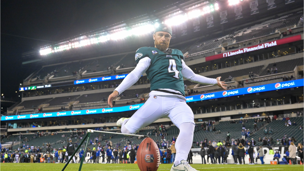 PHILADELPHIA, USA, JANUARY 18, 2023: New York Giants vs. Philadelphia Eagles.  NFL Divisional Round 2023, Silhouette of of fans supporting the team and  Stock Photo - Alamy