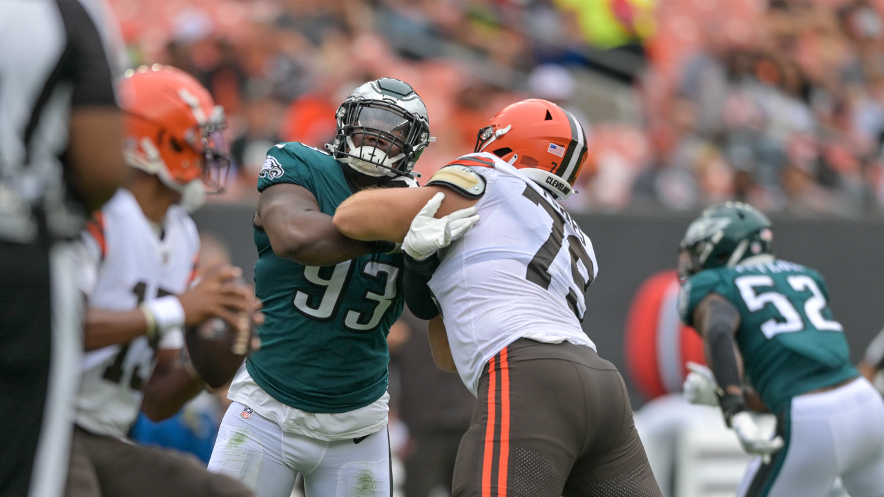 Cleveland Browns tight end Zaire Mitchell-Paden (81) makes a catch in  warmups during warmups of an NFL preseason football game against the  Philadelphia Eagles in Cleveland, Sunday, Aug. 21, 2022. (AP Photo/Ron