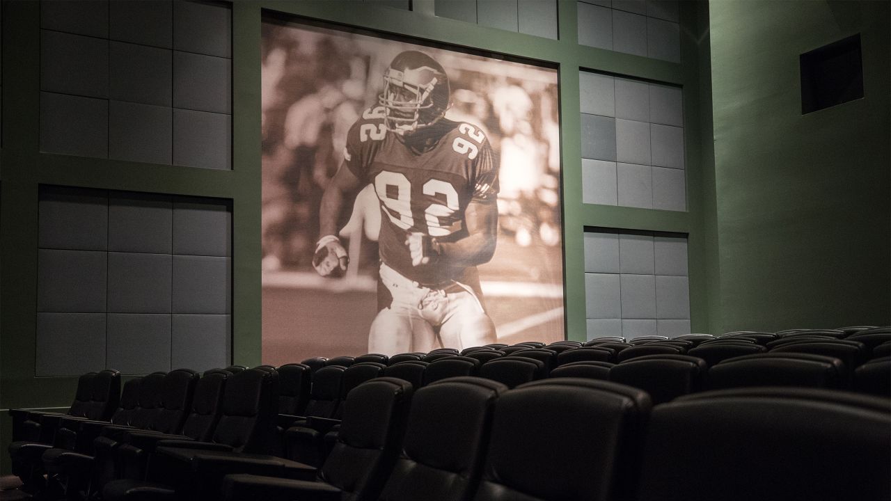 Eagles honor Kobe Bryant with mural at NovaCare Complex