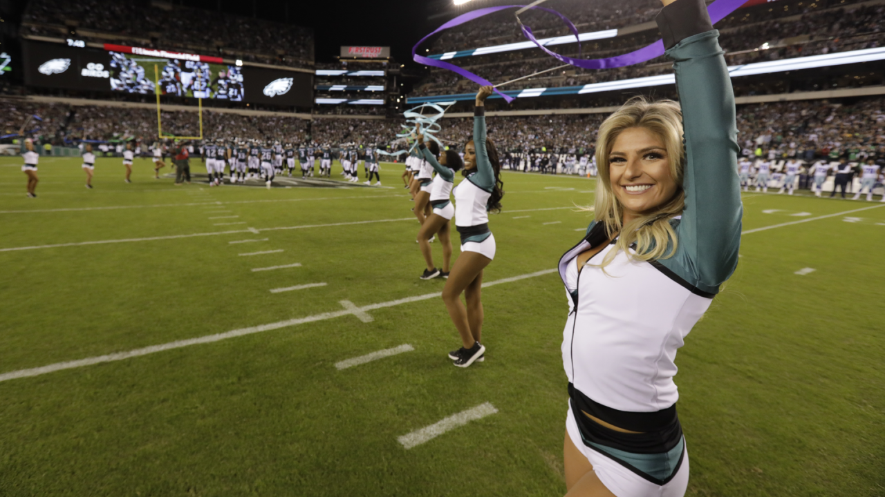 Eagles Cheerleaders on Gameday: Dallas Cowboys