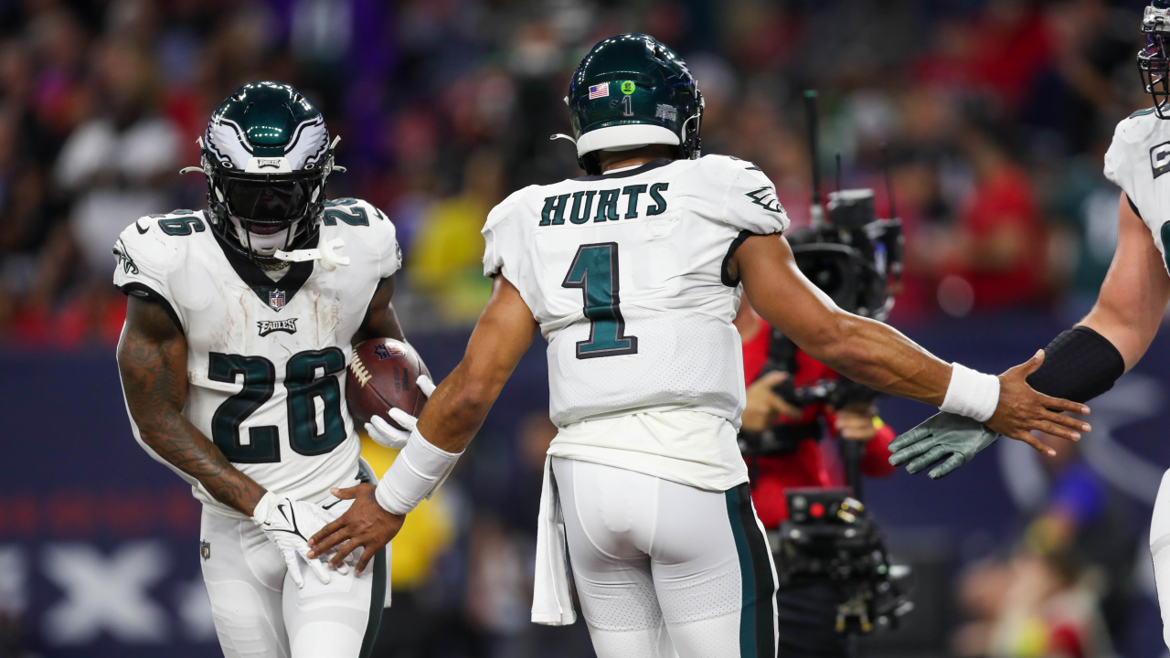 Hurts, Eagles beat Texans 29-17 for their first 8-0 start