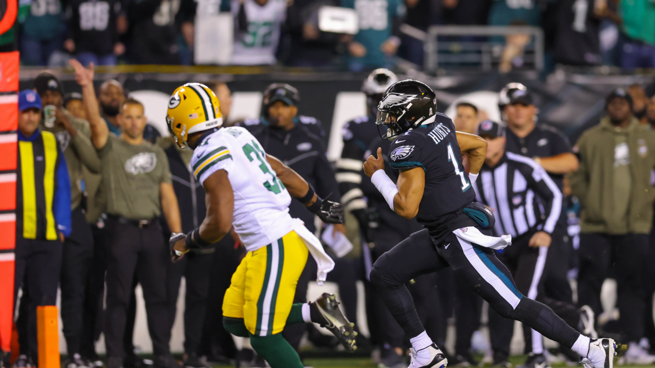 Hurts, Eagles run past Packers 40-33; Rodgers hurt