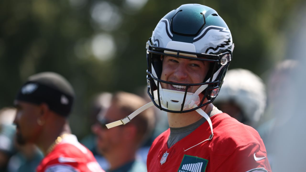 Philadelphia Eagles' Jalen Carter, left, warms up with Moro Ohomo, center,  during NFL rookie football minicamp, Friday, May 5, 2023, in Philadelphia.  (AP Photo/Chris Szagola Stock Photo - Alamy