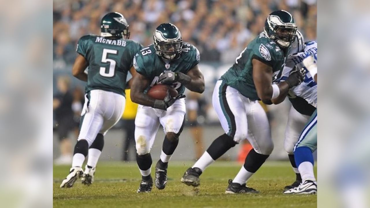 Philadelphia Eagles fullback Leonard Weaver undergoes ACL surgery; team  adds two to practice squad 