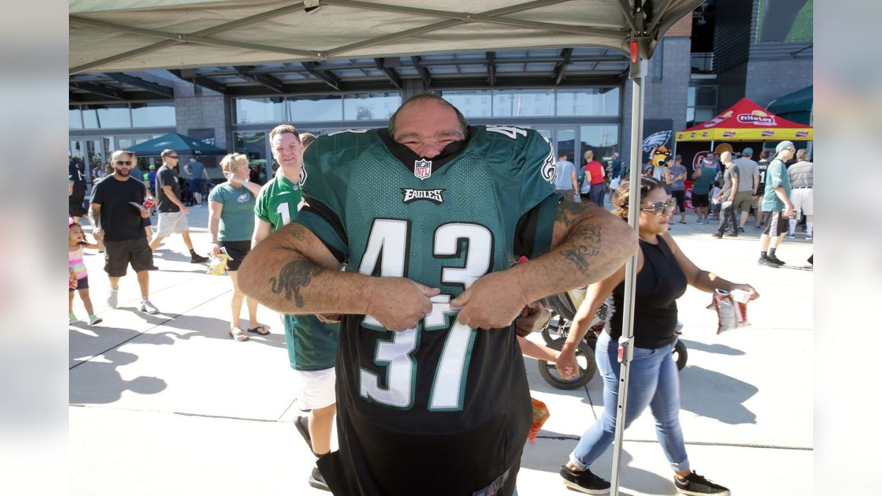 Philadelphia Eagles present Super Bowl ring to former LS Jon Dorenbos 