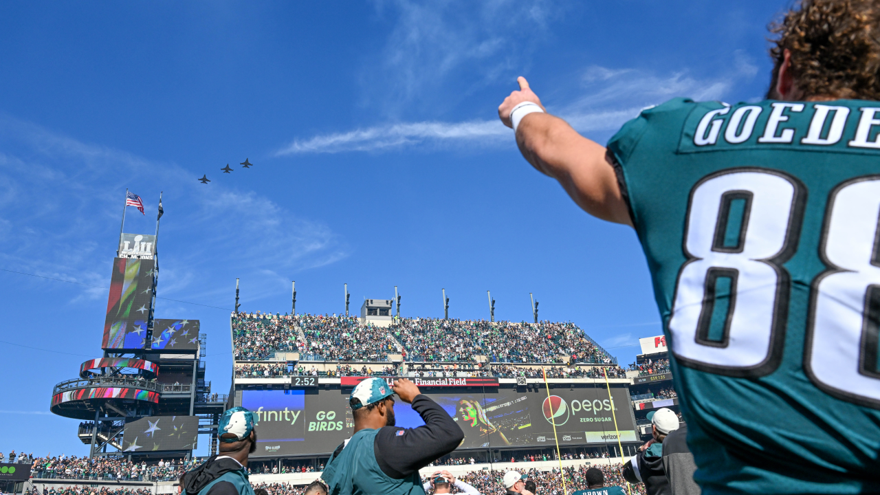 Philadelphia, Pennsylvania, USA. 21st Nov, 2021. Philadelphia Eagles  quarterback Jalen Hurts (1) throws the ball during the NFL game between the  New Orleans Saints and the Philadelphia Eagles at Lincoln Financial Field