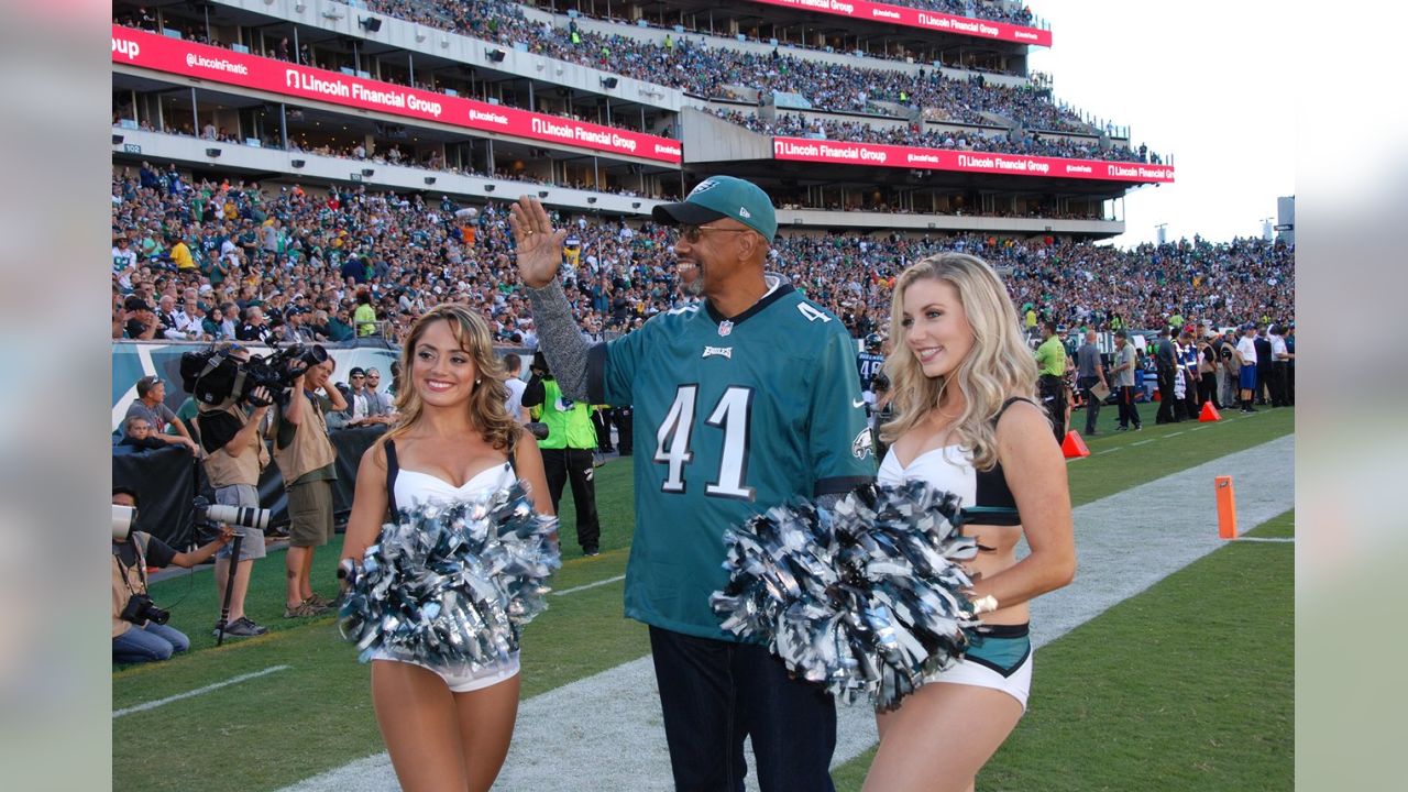 What's it like to be an Eagles cheerleader during a home opener win? A  gameday diary