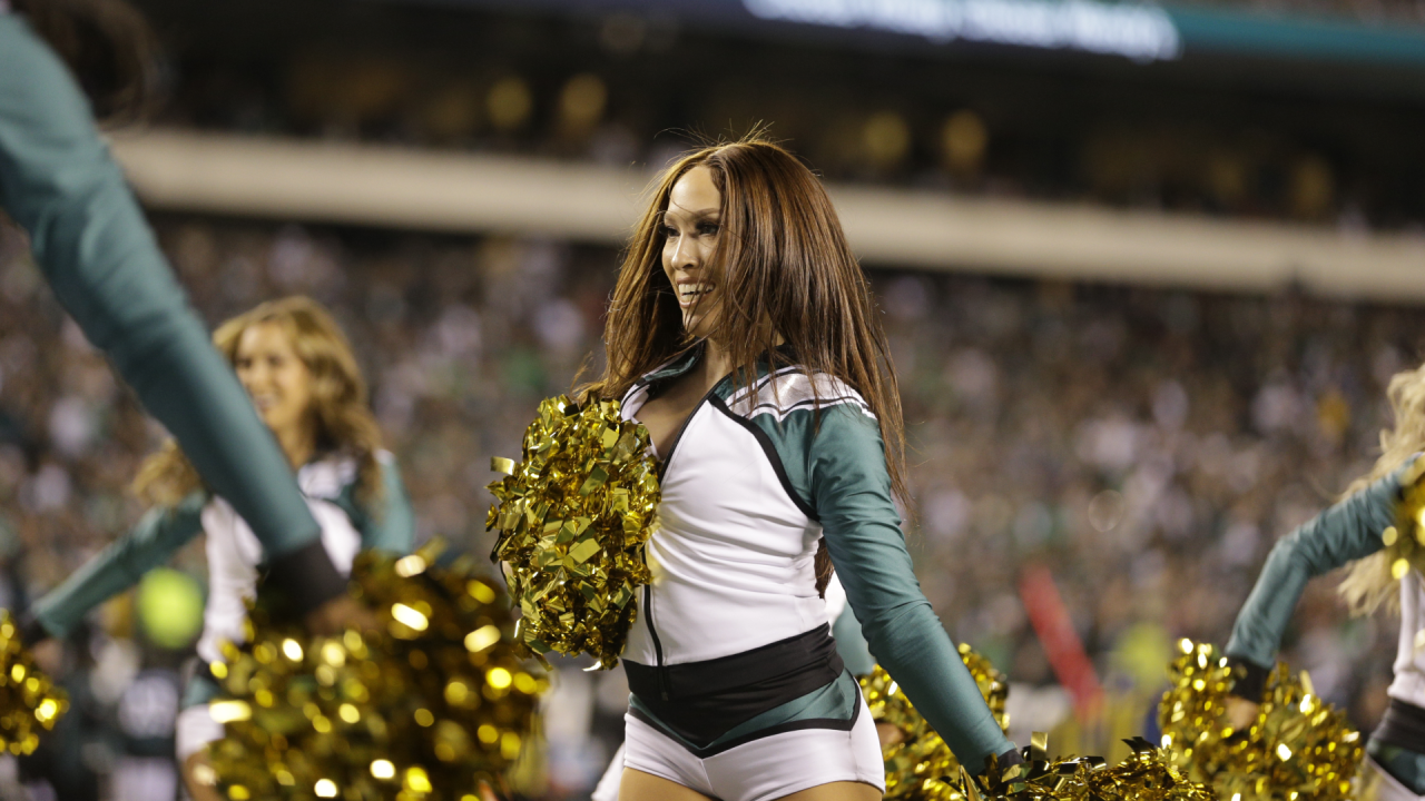 PICTURES: Eagles cheerleaders and fans at the Cowboys game – The