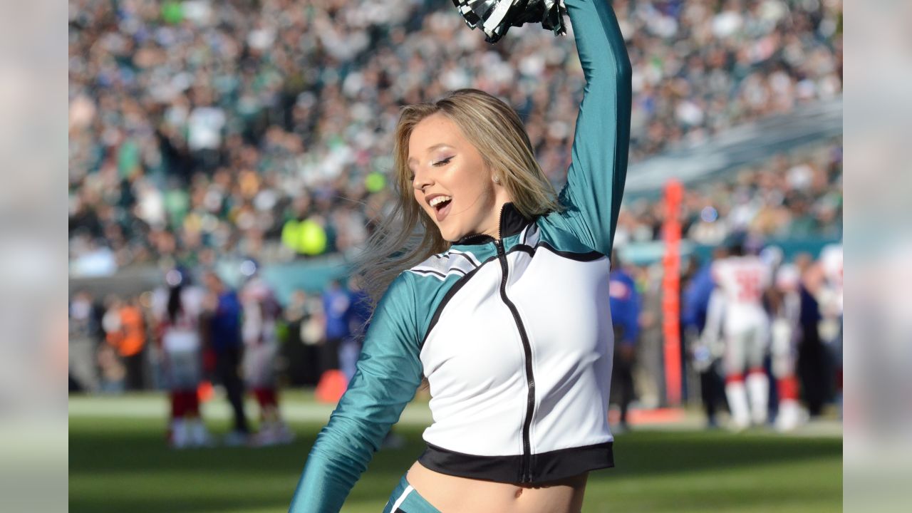 Eagles Cheerleaders on Gameday: New York Giants