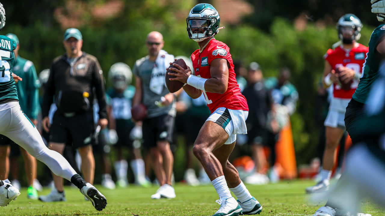 Eagles 2023 training camp practice notes, Day 7: Sloppy night in