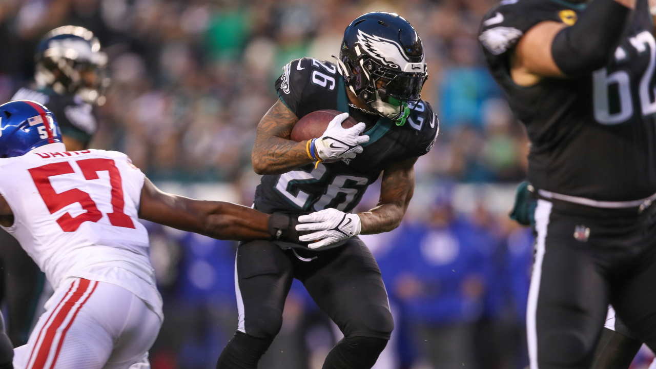 Philadelphia Eagles linebacker T.J. Edwards (57) in action during the NFL  football game against the New York Giants, Sunday, Jan. 8, 2023, in  Philadelphia. (AP Photo/Chris Szagola Stock Photo - Alamy